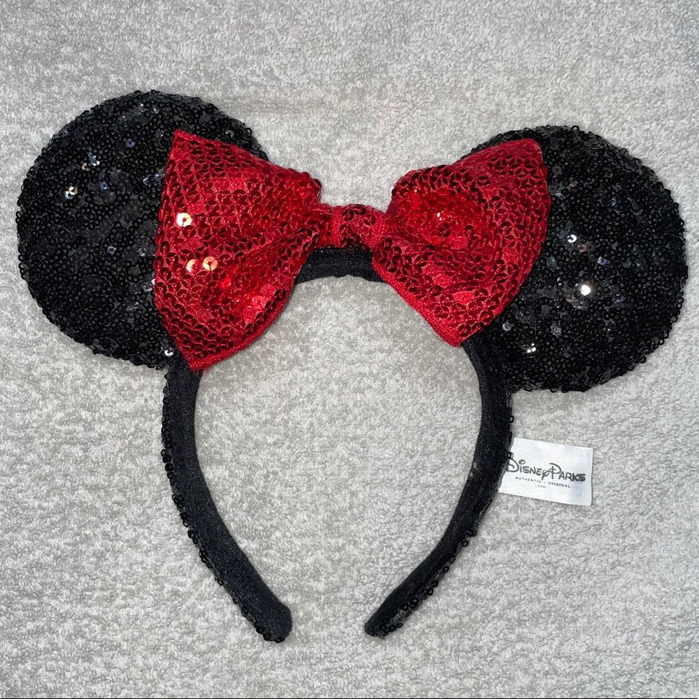EUC Minnie Mouse Sequined Ear Headband with Bow